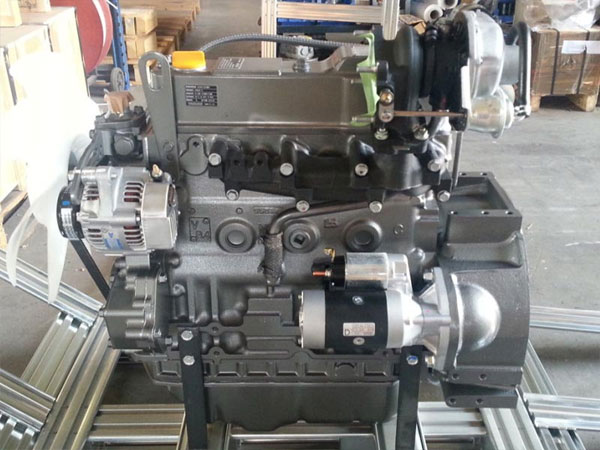 Motore Yanmar-4TNV84T